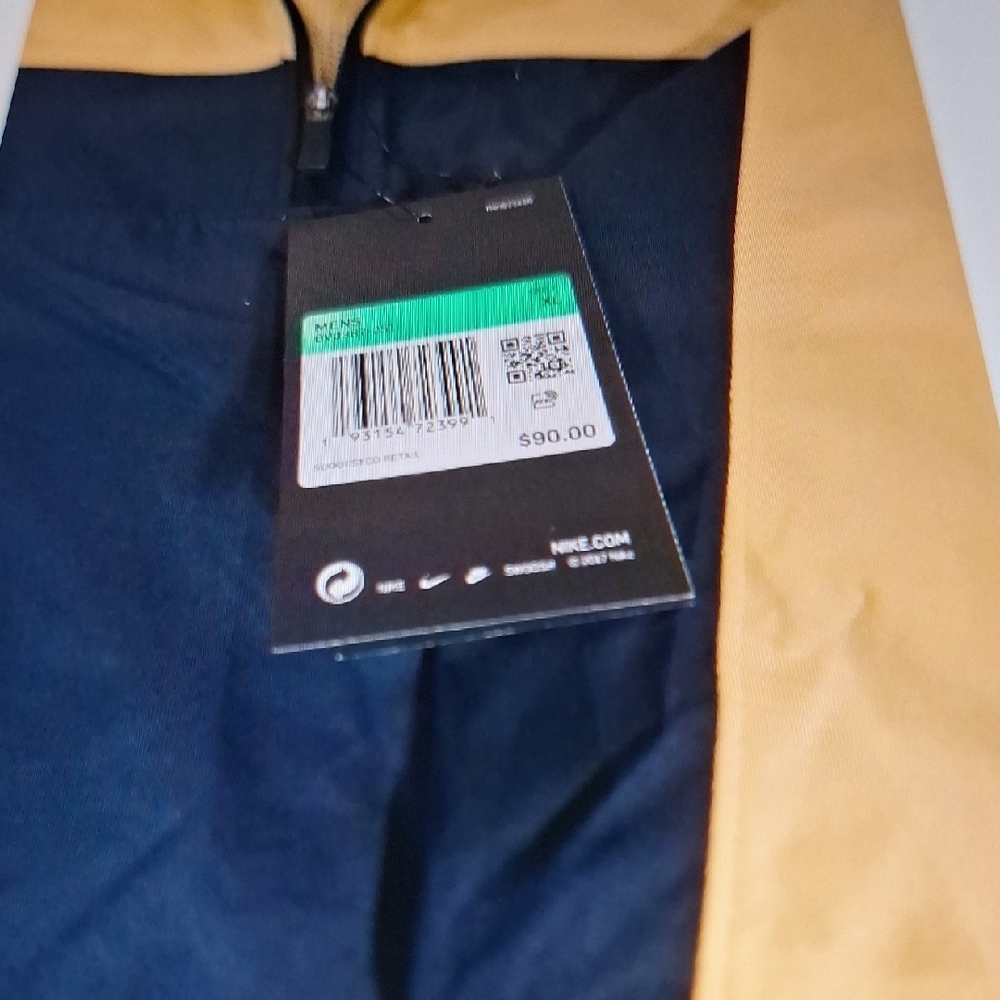 Nike Men's Yellow and Navy Windbreaker - Picture 6 of 8